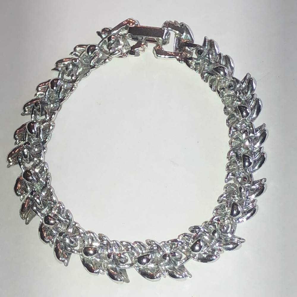 Silver Tone Vintage Chain Link Bracelet - Picture 5 of 5